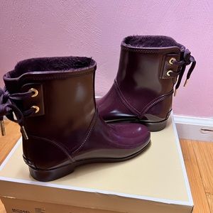 EUC MIchael Kors Larson Rainbootie size 6